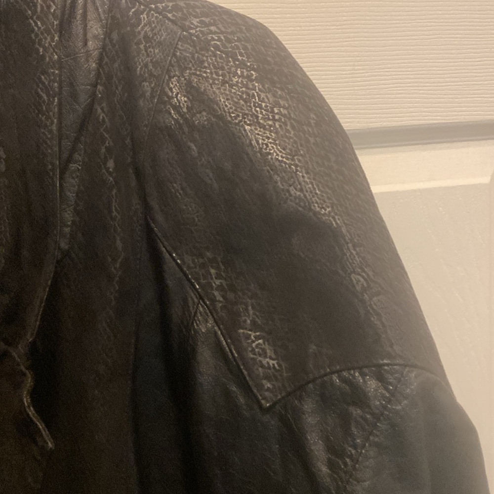 Leather jacket - Picture 3 of 5